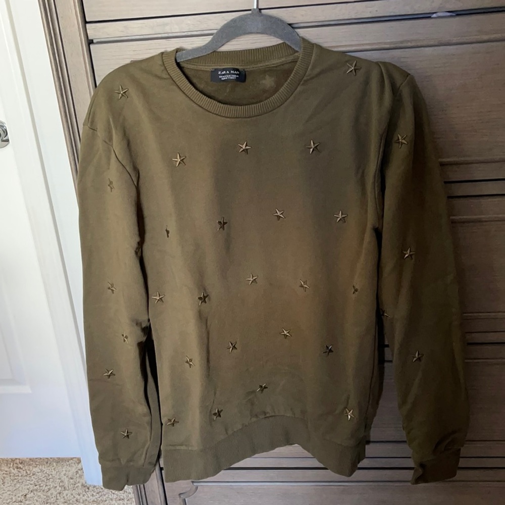 Zara Men’s Stylish Crewneck Sweatshirt Star Embellished, size M!